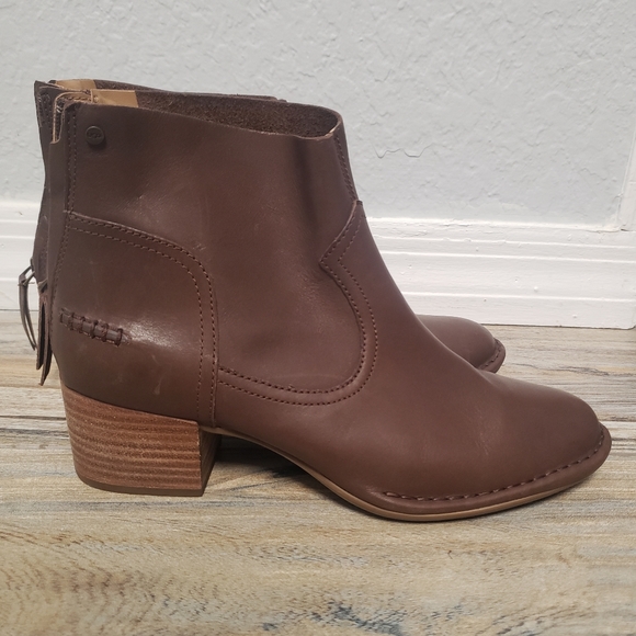 UGG Bandara Ankle Boot, 9, Dark Brown Leather - Picture 1 of 10